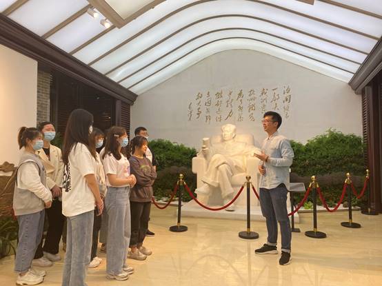 说明: E:\yl23455永利官网重要获奖\照片素材\2、“法学+宪法”\五四宪法讲解.jpg